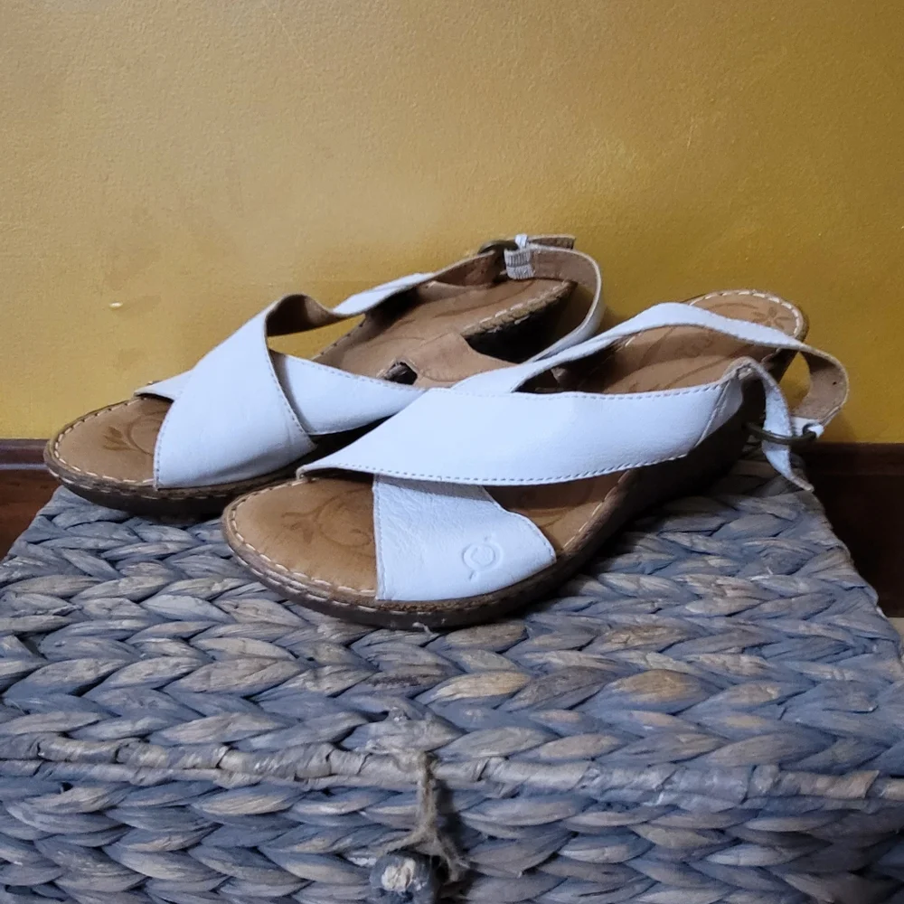 Born Sz 10 White Wedge Slingback 3 inch Heel - Picture 2 of 8